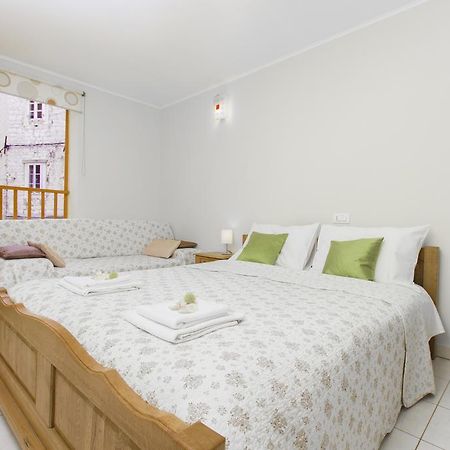 Top City Center Apartments ชิเบนิก ภายนอก รูปภาพ