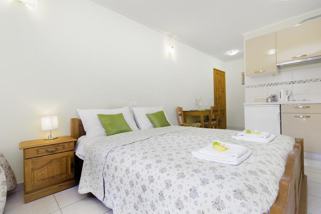 Top City Center Apartments ชิเบนิก ภายนอก รูปภาพ